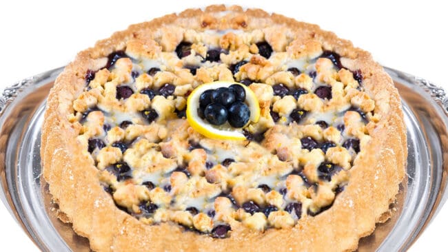A tart made with blueberries and glaze.