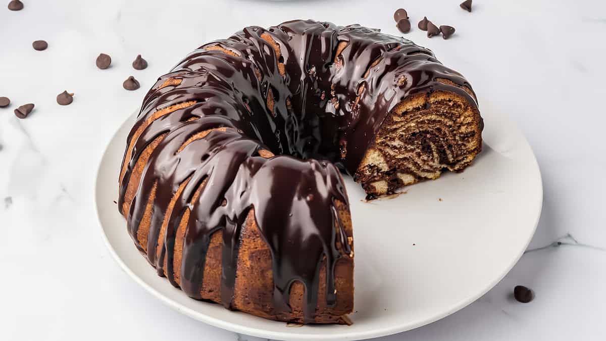 Moist & Magnificent: Bundt Cakes So Good, They’ll Steal the Show