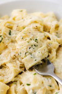 One Pot Creamy Garlic Fettuccine Alfredo